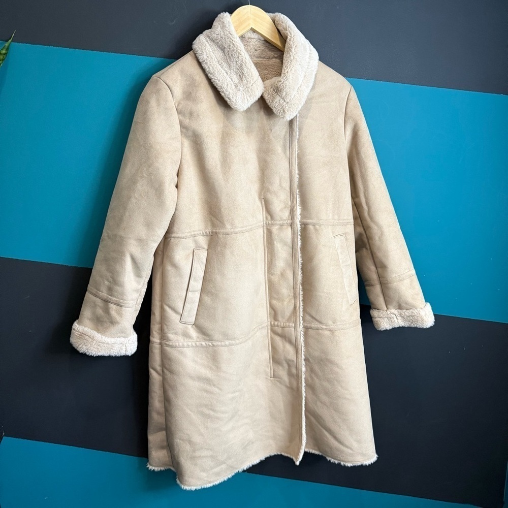 Tan Teddy Jacket with Plush Texture and Classic Collar - Picture 2 of 13